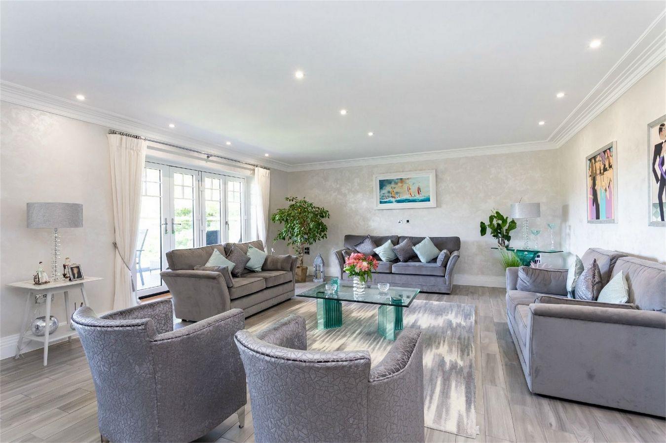 Magpie Hall Road, Bushey